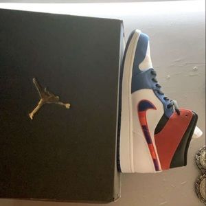 It has the og box and worn once